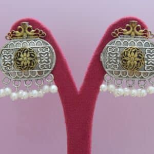 Dual-Tone Oxidized Oval Pearl Earrings stand
