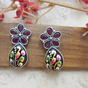 Floral stud and a teardrop dangle in maroon.