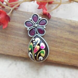 Floral stud and a teardrop dangle in maroon on stand.