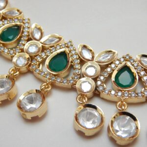 Tarang Kundan Set - green zoom
