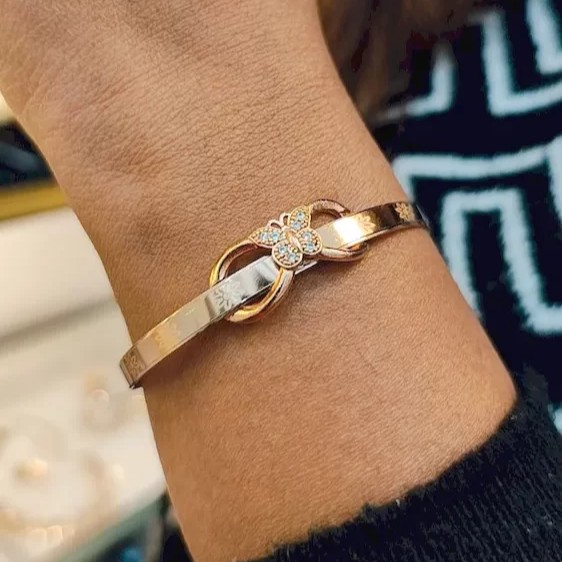 Timeless Chic Rose Gold Bangle with Floral Engraving and Crystal Bow Accents – Royal Reflection DS