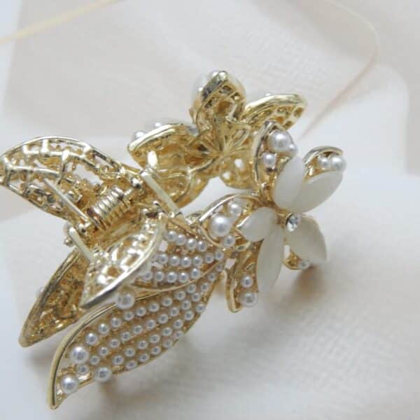 Pearl-studded golden flower hair clip for women – Royal Reflection Dazzling Studio.