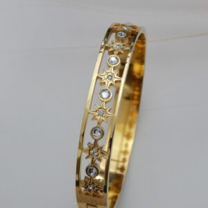 Full view of gold-plated star crystal bracelet on display – Royal Reflection Dazzling Studio.