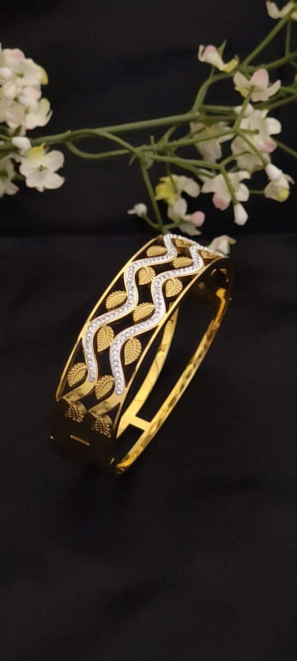 Anti tarnish kada for women in antique gold leaf design with American diamond stones