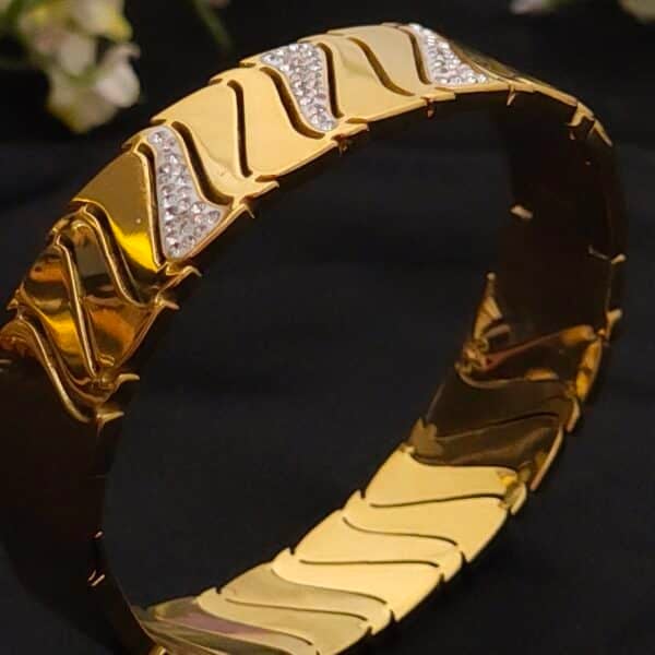 Wave anti tarnish kada for women in gold-toned diagonal wave design with American diamond stones
